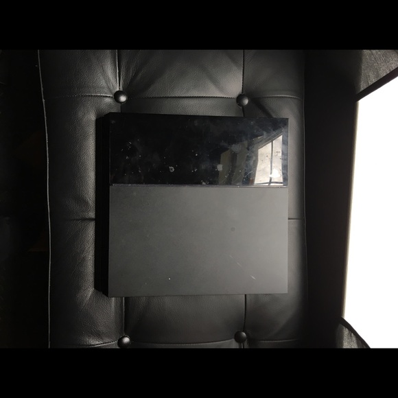 Playstation 4 (Hdmi port needs fixing) - Picture 2 of 2